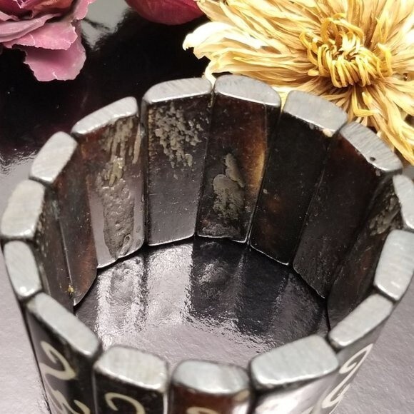 Coconut Shell Stretch Bracelet - Picture 7 of 9